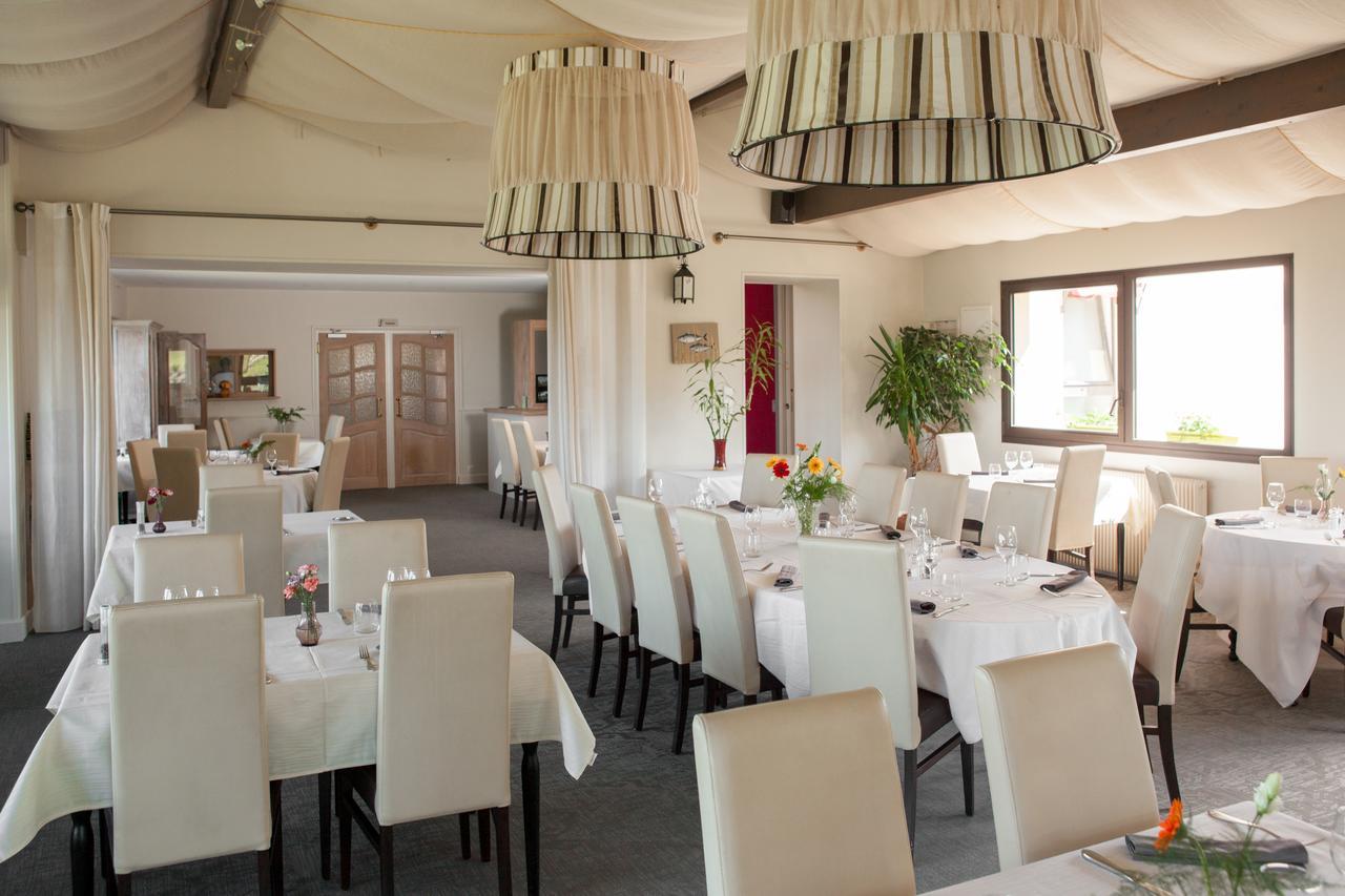 Logis Le Saint Cyr Hotel Montmelard ภายนอก รูปภาพ
