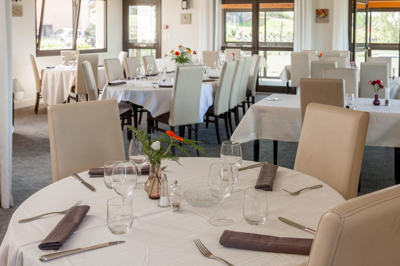 Logis Le Saint Cyr Hotel Montmelard ภายนอก รูปภาพ