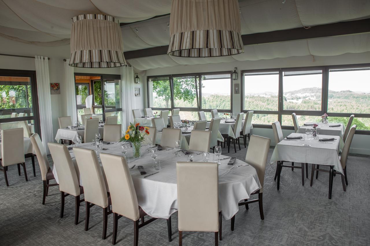 Logis Le Saint Cyr Hotel Montmelard ภายนอก รูปภาพ