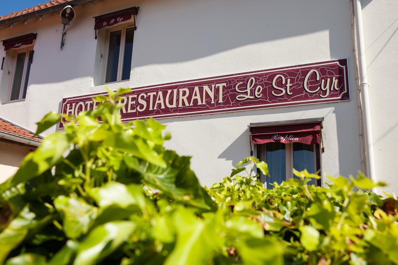 Logis Le Saint Cyr Hotel Montmelard ภายนอก รูปภาพ