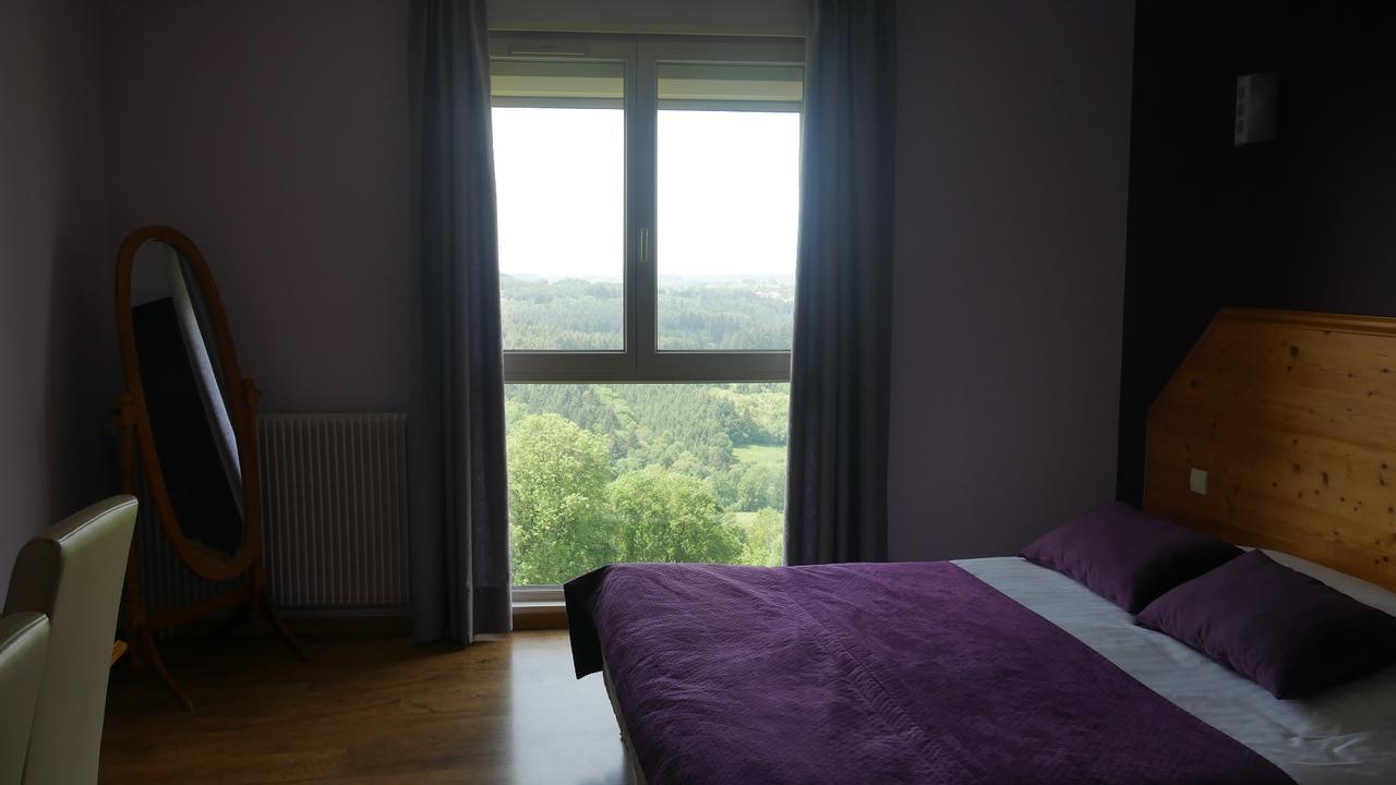 Logis Le Saint Cyr Hotel Montmelard ภายนอก รูปภาพ