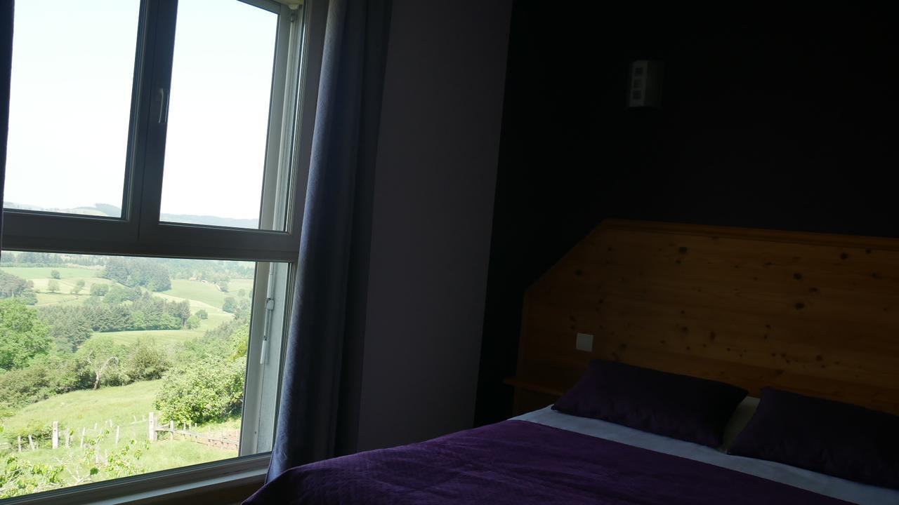 Logis Le Saint Cyr Hotel Montmelard ภายนอก รูปภาพ