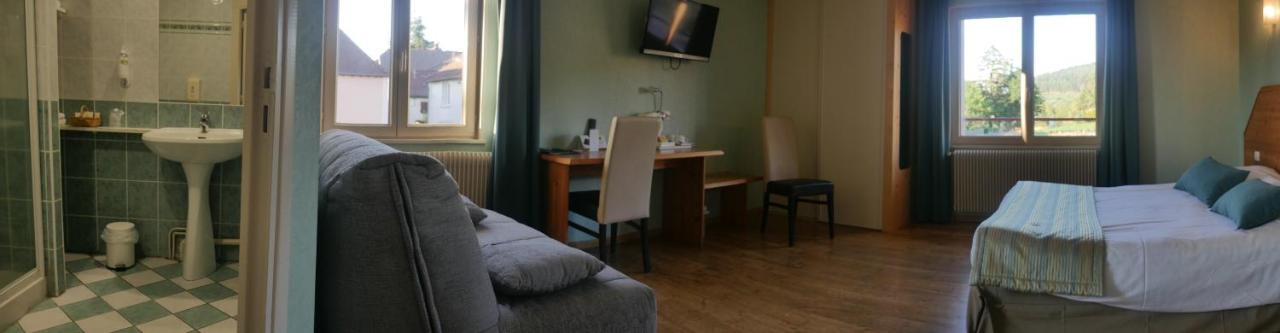 Logis Le Saint Cyr Hotel Montmelard ภายนอก รูปภาพ