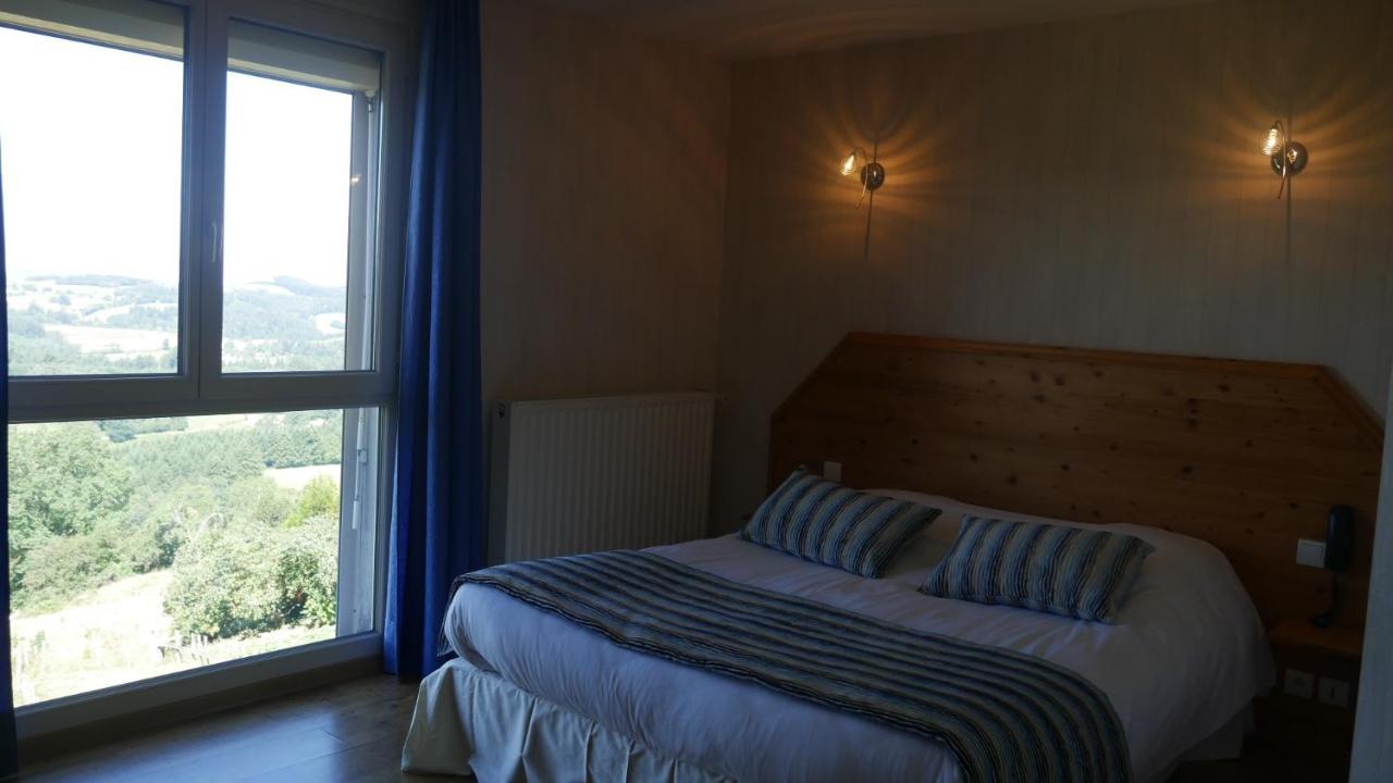 Logis Le Saint Cyr Hotel Montmelard ภายนอก รูปภาพ